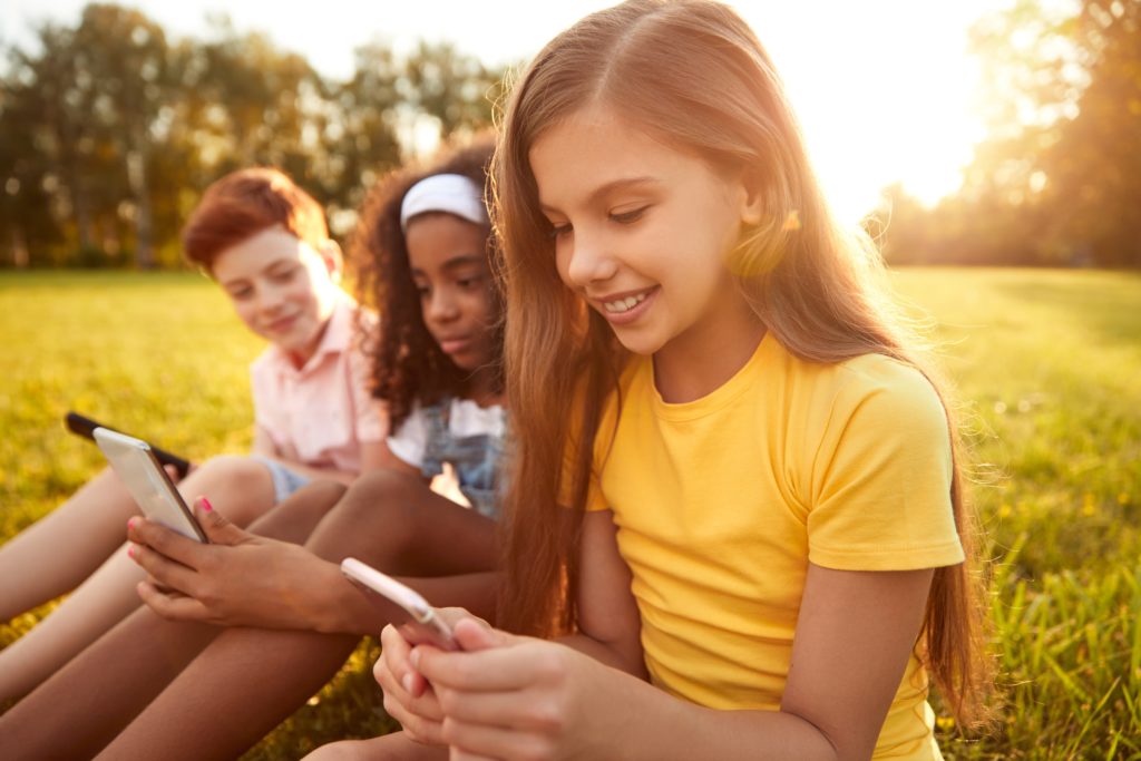 image of kids playing with phone